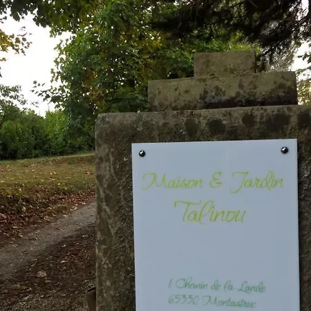 Maison Et Jardin Talinou * Montastruc (Hautes-Pyrenees)
